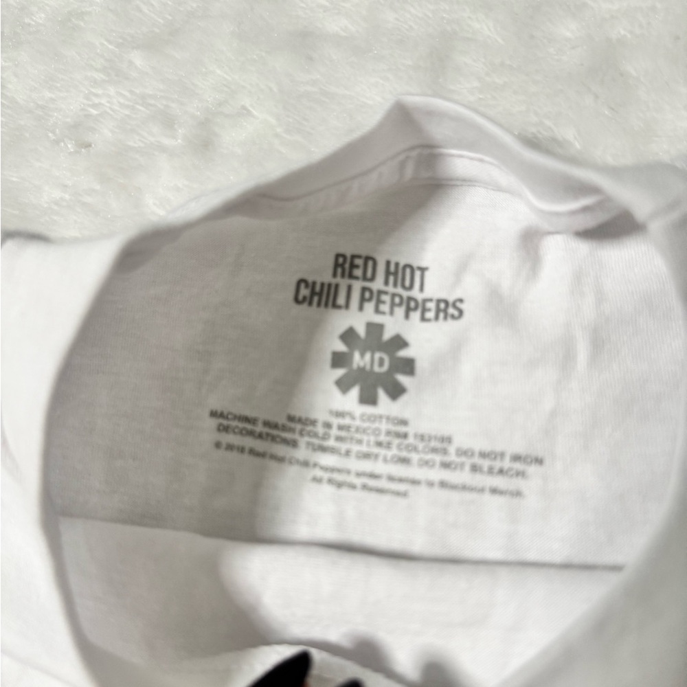 NWOT- Red Hot Chili Peppers White Unisex T-Shirt - Picture 4 of 6